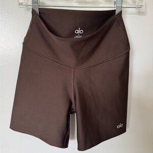 ALO 5” airlift Yoga energy short espresso